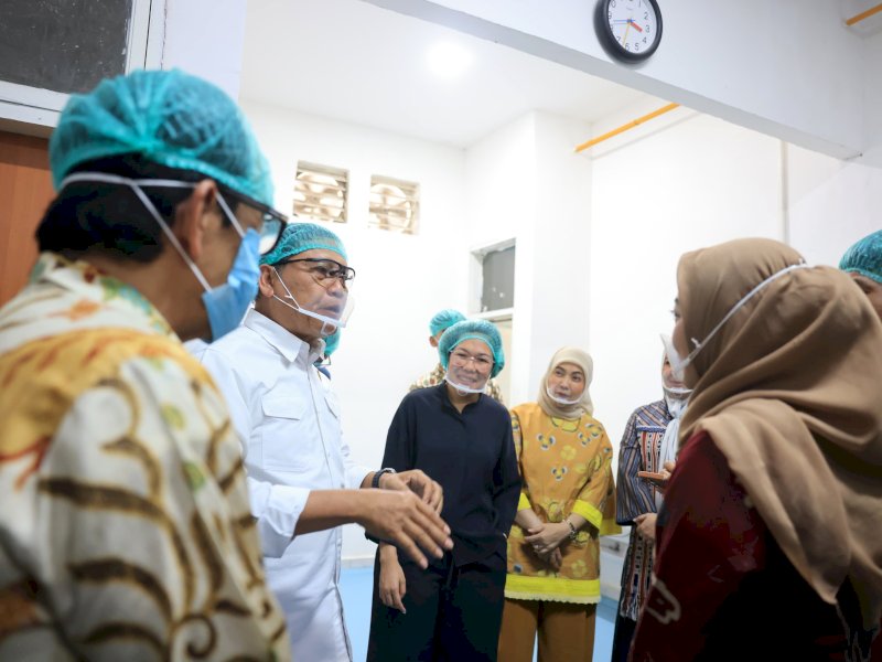 Wakil Wali Kota Aliyah Mustika Ilham mendampingi kunjungan lapangan Kedeputian III Kantor Staf Presiden (KSP) Republik Indonesia dalam rangka verifikasi Program Makan Bergizi Gratis (MBG), Sabtu (21/6/2025). @Jejakfakta/dok. Humas Pemkot Makassar