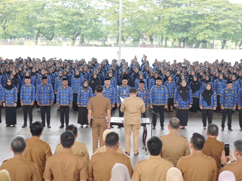 Wali Kota Makassar, Munafri Arifuddin, memimpin prosesi pengambilan sumpah jabatan 1.746 PPPK di Lapangan Karebosi, Makassar, Senin (23/6/2025). @Jejakfakta/dok. Humas Pemkot Makassar