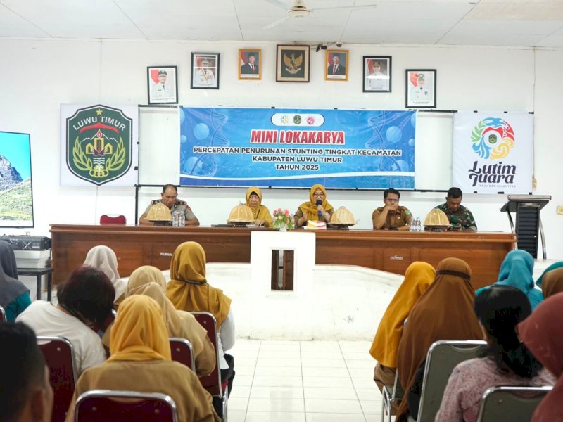 Wakil Bupati Luwu Timur sekaligus Ketua Tim Percepatan Penurunan Stunting (TPPS), Puspawati Husler, membuka kegiatan Mini Lokakarya Percepatan Penurunan Stunting tingkat Kabupaten Luwu Timur, di Aula Kantor Camat Malili, Senin (23/06/2025). @Jejakfakta/dok. Humas Pemkab Lutim