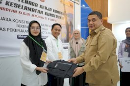 Pemkot Makassar Raih Penghargaan Konstruksi Nasional, Wali Kota Tegaskan Komitmen SDM Kompeten