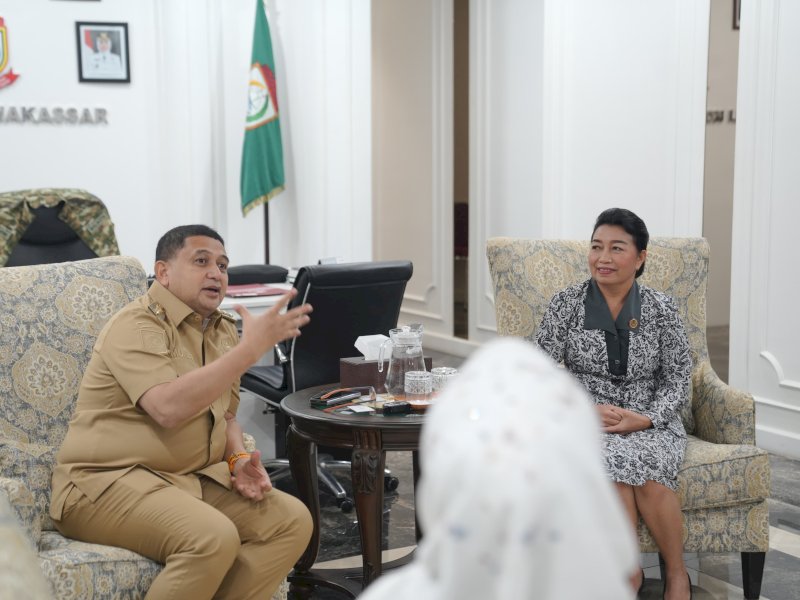Ketua IBI Makassar, Emilia Harnani, SST, M.Kes, saat audiensi bersama Wali Kota Makassar Munafri Arifuddin, di Balai Kota, Selasa (24/6/2025). @Jejakfakta/dok. Humas Pemkot Makassar