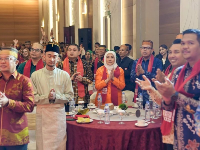 Wali Kota Makassar Munafri Arifuddin bersama Wakil Wali Kota Aliyah Mustika Ilham menghadiri acara Pelantikan Pengurus Pusat Kerukunan Keluarga Sulawesi Selatan (KKSS) periode 2025&ndash;2030. (Ist)