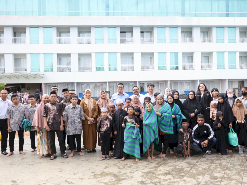 Sebanyak 100 anak dari Panti Asuhan Al-Muhaimin dan Panti Pangamaseang, menikmati fasilitas hotel bintang lima, Senin (23/6/2025). @Jejakfakta/dok. Humas Pemkot Makassar