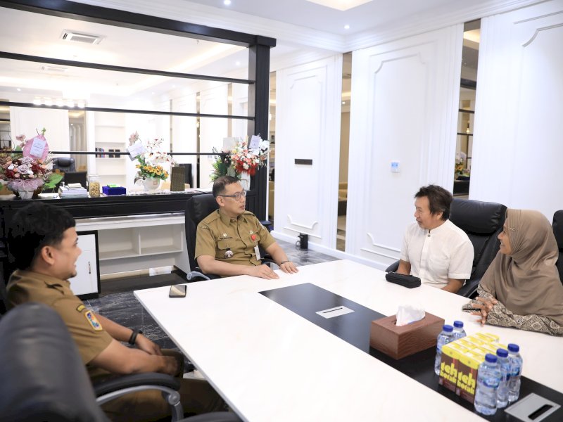 Sekretaris Daerah (Sekda) Makassar, Andi Zulkifly, saat menerima pengurus Persatuan Olahraga Sepatu Roda Seluruh Indonesia (Perserosi) Kota Makassar di Balai Kota, Senin (23/6/2025). @Jejakfakta/dok. Humas Pemkot Makassar
