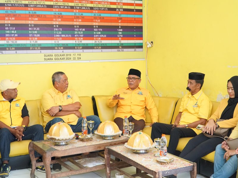 IAS diterima oleh pengurus DPD II Golkar Barru di Kantor DPD II Golkar Barru, Jalan Jenderal Sudirman, Kota Barru, Selasa (24 Juni 2025). @jejakfaktacom/JF
