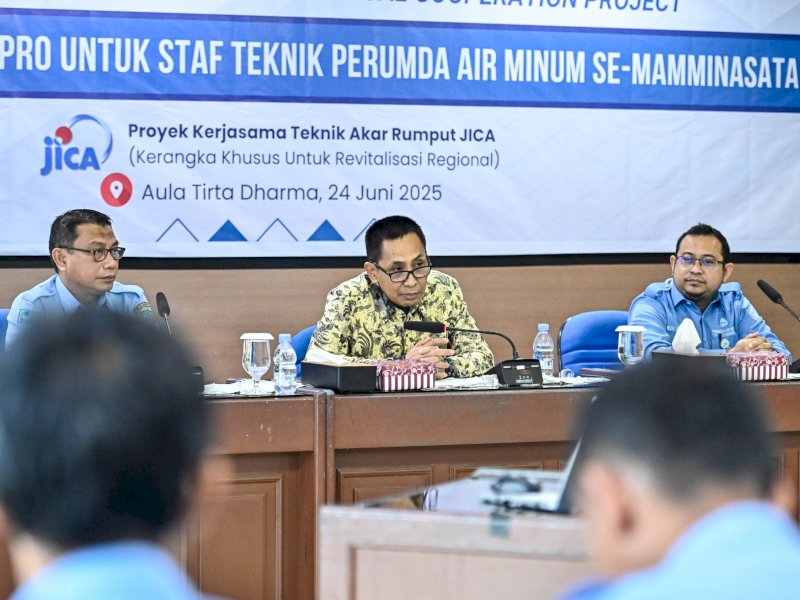 PDAM Kota Makassar dan Pemerintah Kota Kawasaki Jepang, dalam program Makassar Kawasaki Project (MaKaPro), mengadakan pelatihan penanganan kebocoran air, di Aula Tirta Dharma, Kantor Pusat PDAM Makassar, Selasa (24/6/2025). 