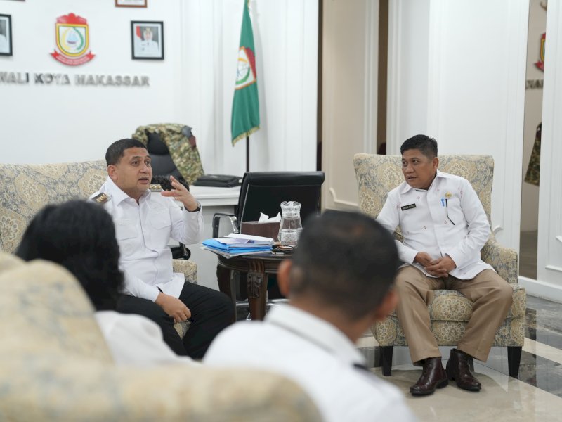 Wali Kota Makassar, Munafri Arifuddin, menerima kunjungan silaturahmi dari pengurus Perhimpunan Masyarakat Toraja Indonesia (PMTI) Kota Makassar di Kantor Balai Kota, Rabu (25/6/2025). @Jejakfakta/dok. Humas Pemkot Makassar
