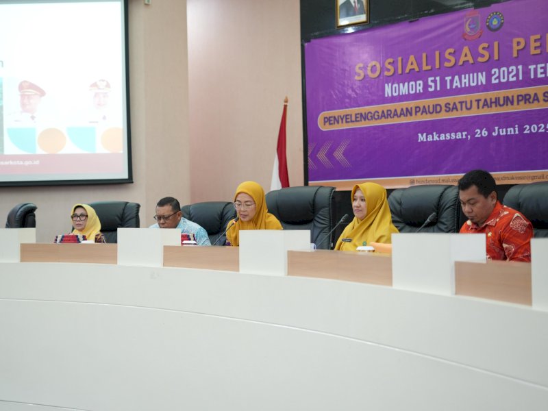 Bunda PAUD Kota Makassar, Melinda Aksa, saat menghadiri kegiatan sosialisasi Perwali No. 51 Tahun 2021 tentang Penyelenggaraan PAUD, di Ruang Sipakatau, Balai Kota Makassar, Kamis (26/6/2025). @Jejakfakta/dok. Humas Pemkot Makassar