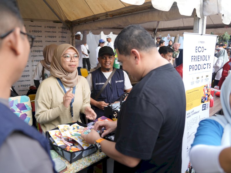 Wali Kota Makassar Munafri Arifuddin secara resmi meluncurkan gerakan &ldquo;Jumat Bersih&rdquo; yang akan dimulai serentak pekan depan, di kawasan Car Free Day Jalan Jenderal Sudirman, Minggu (29/6/2025). @Jejakfakta/dok. Humas Pemkot Makassar