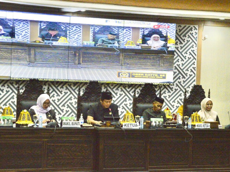 Wakil Bupati Luwu Timur, Puspawati Husler, saat menghadiri  Rapat Paripurna yang berlangsung di Gedung DPRD Lutim, Malili, pada Senin (30/6/2025). @Jejakfakta/dok. Humas Pemkab Lutim