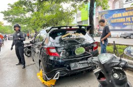 Dishub dan PD Parkir Tertibkan Parkir Liar di Jalan Boulevard Makassar