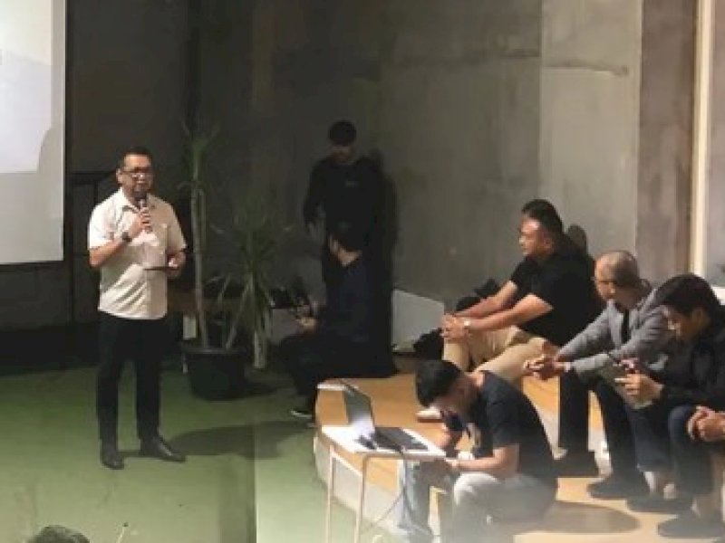 Kepala Dinas Koperasi dan UKM Kota Makassar, Arlin Ariesta, saat membuka kegiatan kolaboratif antara PPBM Kalla Institute, IMA Chapter Makassar, Inkubator UMKM, dan Bikin-Bikin Hub yang berlangsung pada, Jumat (27/6/2025). @Jejakfakta/dok. Istimewa