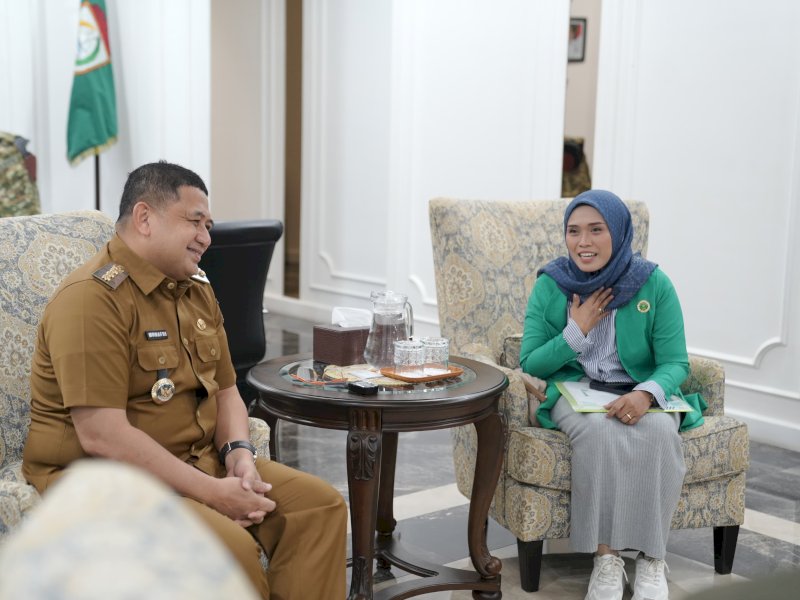 Wali Kota Makassar, Munafri Arifuddin, saat menerima audiensi Pimpinan Cabang Fatayat Nahdlatul Ulama (NU) Kota Makassar di Balai Kota, Selasa (8/7/2025). @Jejakfakta/dok. Humas Pemkot Makassar