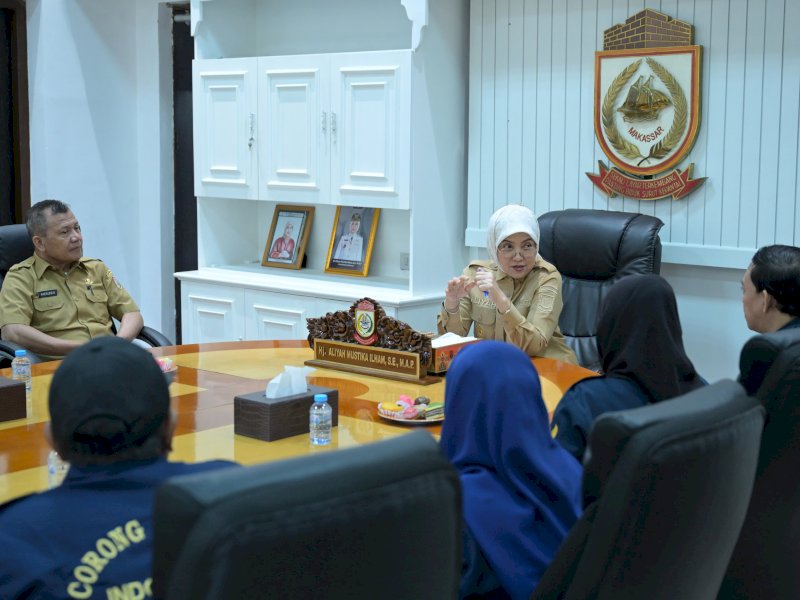 Wakil Wali Kota Makassar, Aliyah Mustika Ilham, menerima audiensi dari jajaran Dewan Pimpinan Pusat Corong Rakyat Indonesia (DPP Corakindo), di Ruang Kerja Wakil Wali Kota, Balai Kota Makassar, Selasa (8/7/2025). @Jejakfakta/dok. Humas Pemkot Makassar