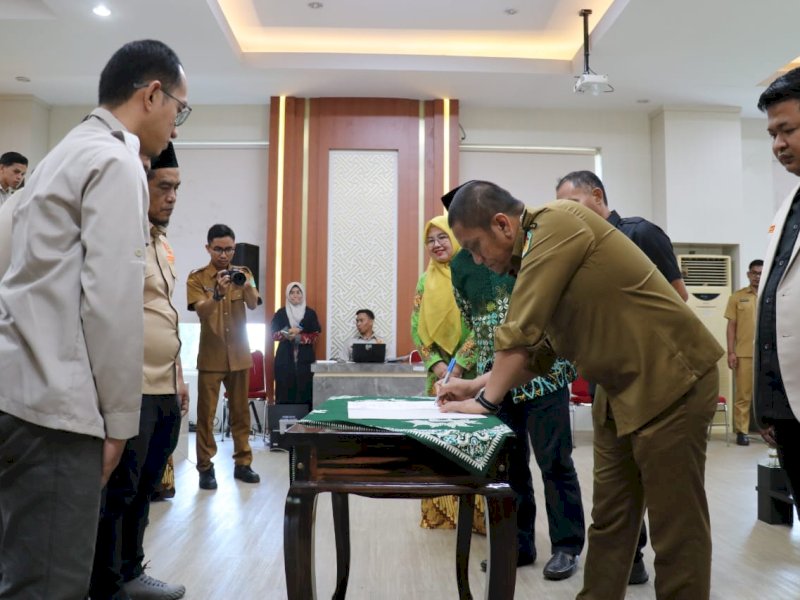Bupati Luwu Timur, Irwan Bachri Syam saat menghadiri Pengukuhan Pimpinan Daerah Pemuda Muhammadiyah (PDPM) Kabupaten Luwu Timur periode 2024&ndash;2028, di Aula Sasana Praja, Kantor Bupati, Selasa (8/7/2025). @Jejakfakta/dok. Humas Pemkab Lutim