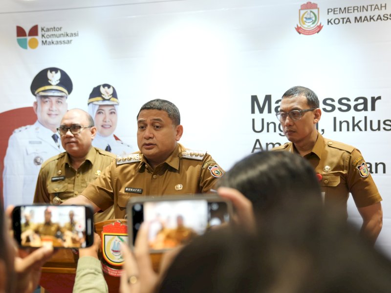 Wali Kota Makassar Munafri Arifuddin, saat memberikan keterangan pers di Balai Kota Makassar, Selasa malam (8/7/2025). @Jejakfakta/dok, Humas Pemkot Makassar