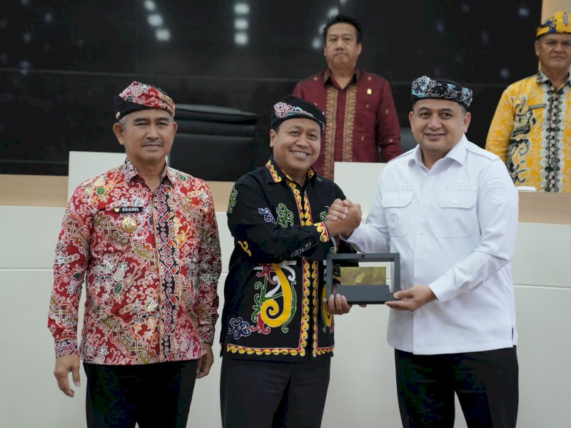 Wali Kota Tarakan, dr. Khairul, memimpin saat kunjungan studi banding ke Kota Makassar. Rombongan diterima oleh Wali Kota Makassar, Munafri Arifuddin, di Kantor Balai Kota Makassar, Rabu (9/7/2025). @Jejakfakta/dok. Humas Pemkot Makassar