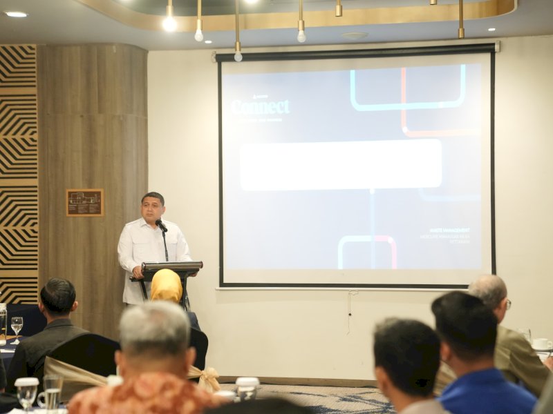 Wali Kota Makassar, Munafri Arifuddin, saat membuka sosialisasi pengelolaan sampah organik menjadi Eco Enzyme di Hotel Mercure Makassar, Rabu (9/7/2025). @Jejakfakta/dok. Humas Pemkot Makassar