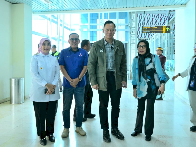 Wakil Wali Kota Makassar, Aliyah Mustika Ilham mendampingi Menteri Koordinator Bidang Infrastruktur dan Pembangunan Kewilayahan, Agus Harimurti Yudhoyono, meninjau Bandar Udara Internasional Sultan Hasanuddin, Rabu (9/7/2025). @Jejakfakta/dok. Humas Pemkot Makassar