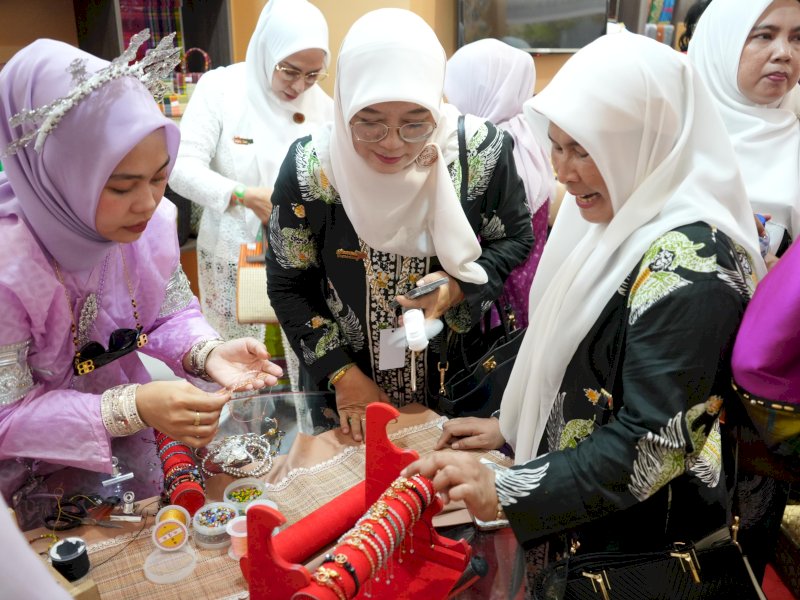Booth Dekranasda Makassar dipadati pengunjung dari berbagai daerah. @Jejakfakta/dok. Istimewa