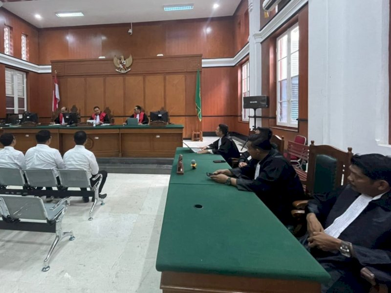 Majelis Hakim PN Makassar vonis terhadap tiga terdakwa dalam kasus korupsi proyek pembangunan Perpipaan Air Limbah Kota Makassar. @Jejakfakta/dok. Istimewa
