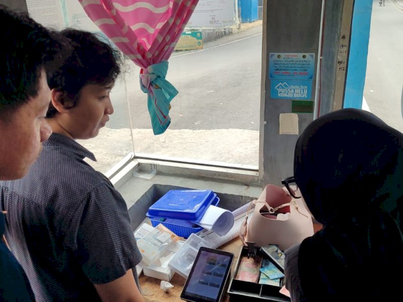 Bank Sulselbar mendukung digitalisasi pengelolaan keuangan daerah dengan menyediakan alat pembayaran nontunai di pintu masuk Kawasan Wisata Pantai Tanjung Bira, Kabupaten Bulukumba, Sulawesi Selatan. @Jejakfakta/dok. Istimewa
