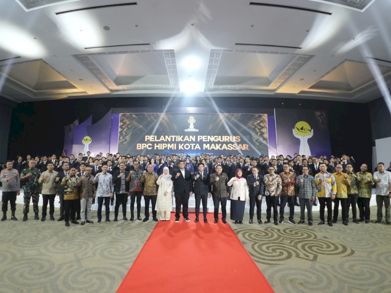 Wali Kota Makassar Munafri Arifuddin, bersama Wakil Wali Kot Makassar Aliyah Mustika Ilham saat menghadiri pelantikan pengurus HIPMI Kota Makassar di Hotel Sheraton, Jumat (11/7/2025). @Jejakfakta/dok. Humas Pemkot Makassar