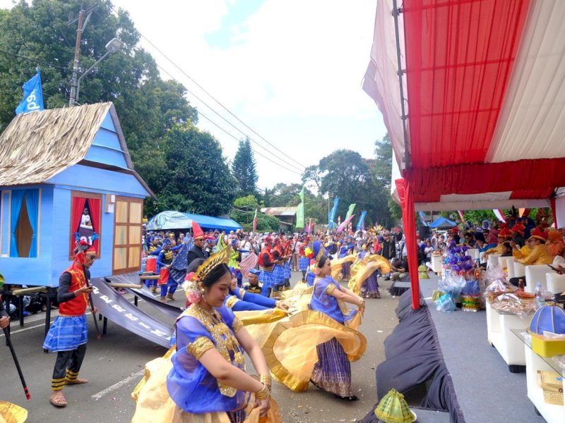 Fashion Culture Carnaval meriahkan kegiatan Beautiful Malino 2025, Sabtu (12/7/2025). @Jejakfakta/dok. Humas Pemkab Gowa