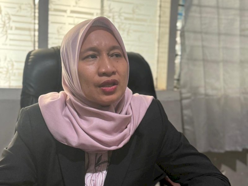 Kepala Dinas Pendidikan Kota Makassar, Achi Soleman, saat memberikan keterangan pers, Selasa (15/7/2025). @Jejakfakta/dok. Humas Pemkot Makassar