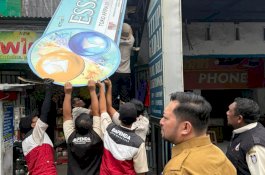 Pemkot Makassar Tertibkan 16 Titik Reklame Ilegal Demi Optimalisasi PAD