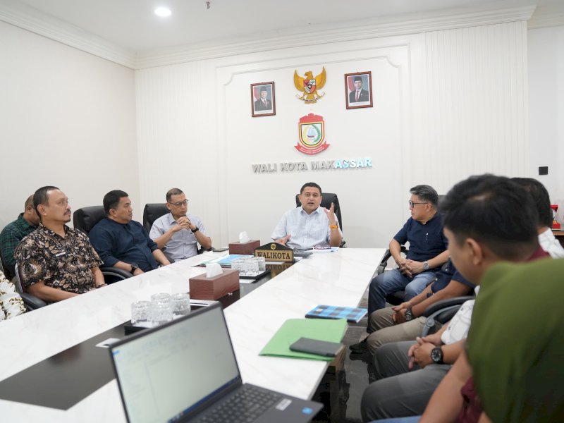Wali Kota Makassar, Munafri Arifuddin, saat menerima jajaran manajemen Summarecon Mutiara Makassar (SMM) di Ruang Kerja Wali Kota, Jumat (18/7/2025). @Jejakfakta/dok. Humas Pemkot Makassar