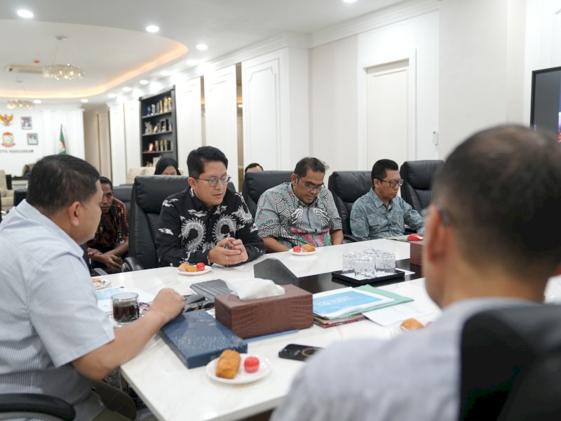 Wali Kota Makassar, Munafri Arifuddin, menerima jajaran manajemen PT Gowa Makassar Tourism Development (GMTD) dalam pertemuan strategis di Ruang Kerja Wali Kota, Jumat (18/7/2025). @Jejakfakta/dok. Humas Pemkot Makassar