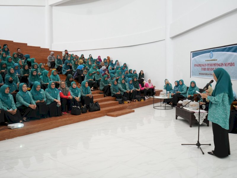 Ketua Tim Penggerak (TP) PKK Kota Makassar, Melinda Aksa, saat membuka kegiatan &ldquo;Pengembangan dan Pendampingan kepada Usaha Busana Lokal&rdquo; yang digelar di Gedung PKK Kota Makassar, Jumat (18/7/2025). @Jejakfakta/dok. Humas Pemkot Makassar