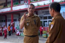 Pastikan Pelaksanaan MPLS Lancar, Camat Makassar Tinjau Pelaksanaan MPLS di Sejumlah Sekolah