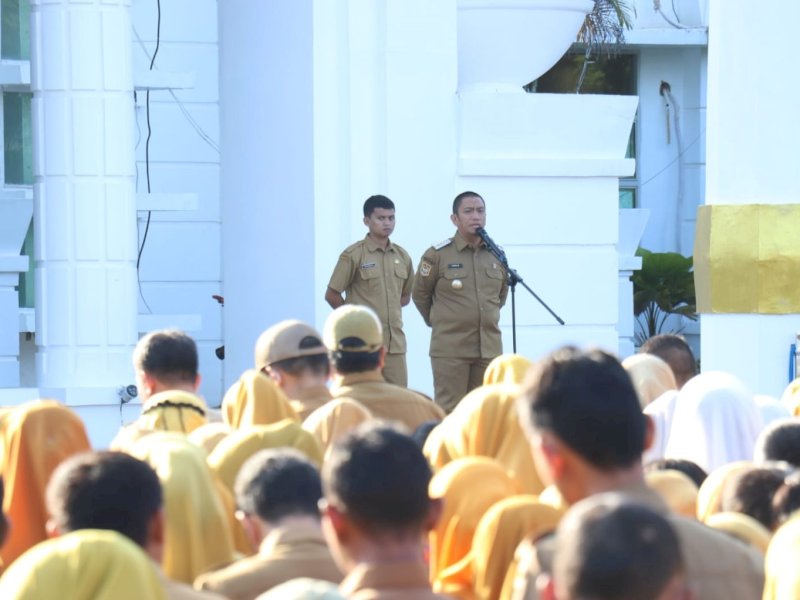 Bupati Luwu Timur, Irwan Bachri Syam, saat memimpin apel rutin digelar setiap hari Senin (21/07/2025). @Jejakfakta/dok. Humas Pemkab Lutim
