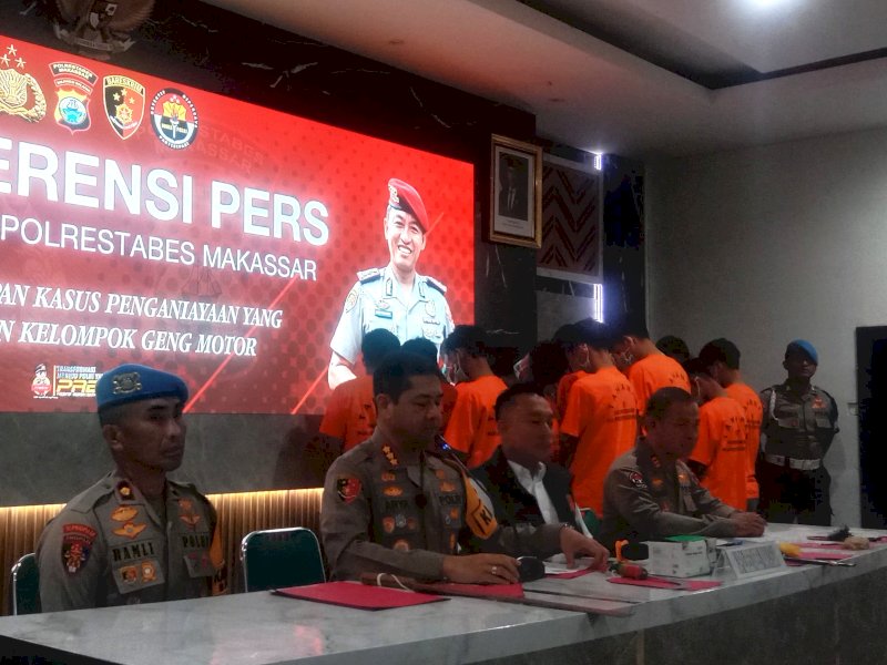 Kapolrestabes Makassar, Kombes Pol Arya Perdana, dalam konferensi pers di Aula Polrestabes Makassar, Senin (21/7/2025). @Jejakfakta/Samsir