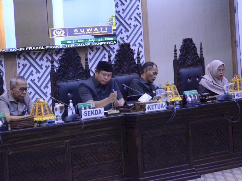 DPRD Luwu Timur menggelar Rapat Paripurna mendengarkan pendapat akhir fraksi-fraksi terhadap Ranperda tentang Pertanggungjawaban Pelaksanaan APBD Tahun Anggaran 2024, Selasa (22/07/2025). @Jejakfakta/dok. Humas Pemkab Lutim