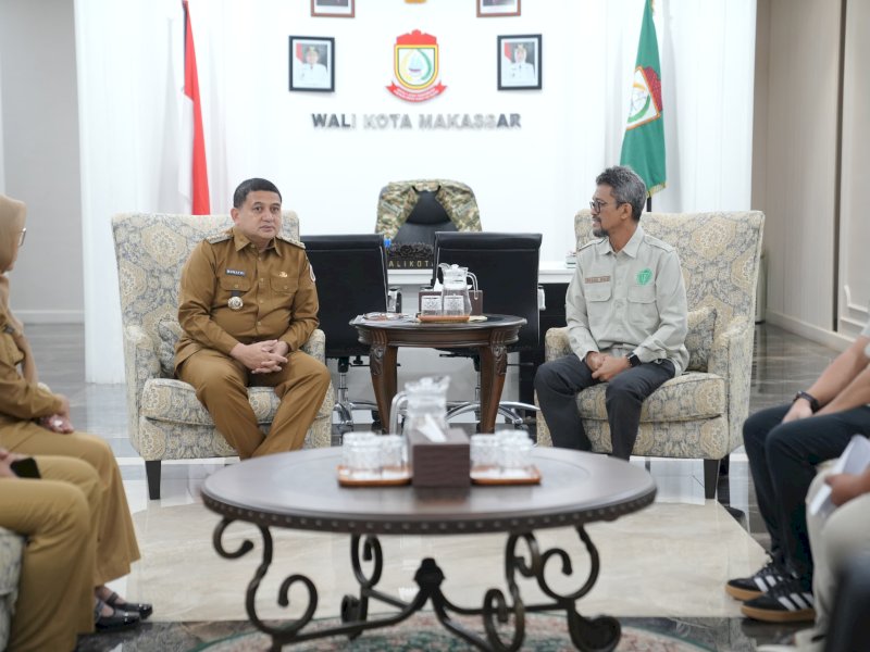 Wali Kota Makassar, Munafri Arifuddin, saat audiensi panitia Kongres Nasional Persatuan Ahli Bedah Mulut dan Maksilofasial Indonesia (PABMI) di Balai Kota Makassar, Selasa (22/7/2025). @Jejakfakta/dok. Humas Pemkot Makassar
