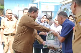 Pemkot Makassar Salurkan 800 Ton Bantuan Beras ke 40.727 Warga