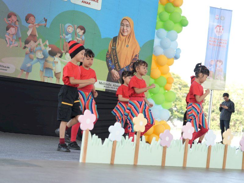 Sejumlah anak-anak memeriahkan Hari Anak Nasional (HAN) 2025) di Lapangan Karebosi, Makassar, Rabu pagi (23/7/2025). @Jejakfakta/dok. Humas Pemkot Makassar