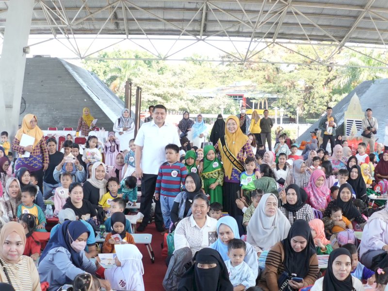 Wali Kota Makassar, Munafri Arifuddin, saat menghadiri peringatan HAN ke-41, yang dirangkaikan dengan lomba mewarnai dan pertunjukan seni anak-anak PAUD se-Kota Makassar di Lapangan Karebosi, Rabu (23/7/2025). @Jejakfakta/dok. Humas Pemkot Makassar