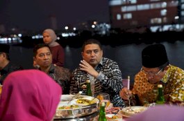 Senja di Pantai Losari: Wali Kota Makassar Dampingi Menteri Agama Nikmati Keindahan Laut dan Silaturahmi