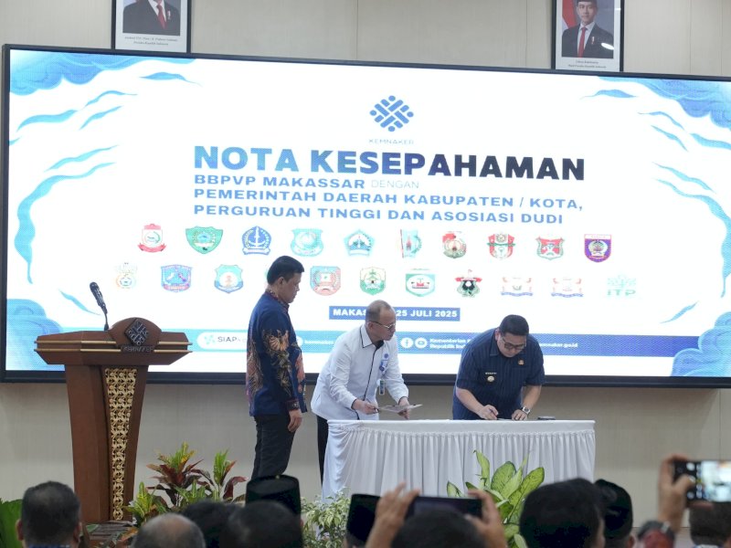 Wali Kota Makassar Munafri Arifuddin, saat penandatanganan nota kesepahaman (MoU) dengan Balai Besar Pelatihan Vokasi, di Kantor BBPVP Makassar pada Jumat (25/7/2025). @Jejakfakta/dok. Humas Pemkot Makassar