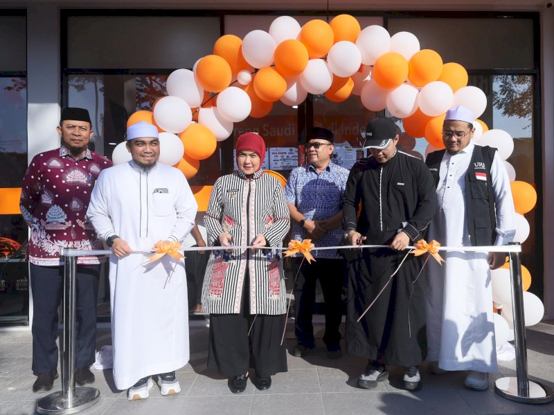 Wakil Wali Kota Makassar, Aliyah Mustika Ilham, menghadiri Grand Opening Almaz Fried Chicken cabang Tanjung Makassar di Ruko Rolling Hills, Jalan Metro Tanjung Bunga, Jumat (25/7/2025). @Jejakfakta/dok. Humas Pemkot Makassar