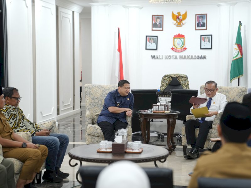 Kepala Kejari Makassar, Nauli Rahim Siregar, saat membicarakan pembenahan tata kelola aset daerah dengan Wali Kota Munafri Arifuddin di Balai Kota Makassar, Jumat (25/7/2025). @Jejakfakta/dok. Humas Pemkot Makassar