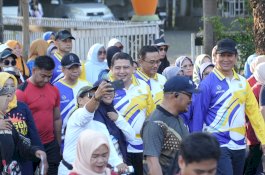 Wali Kota Makassar Lepas Ribuan Peserta Jalan Santai Harganas ke-32 di Karebosi