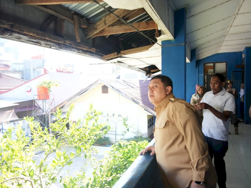Wali Kota Makassar, Munafri Arifuddin, melakukan inspeksi mendadak (sidak) ke SMP Negeri 53 Makassar yang terletak di Jl. Samiun, Kecamatan Ujung Pandang, Selasa (29/7/2025). @Jejakfakta/dok. Humas Pemkot Makassar 