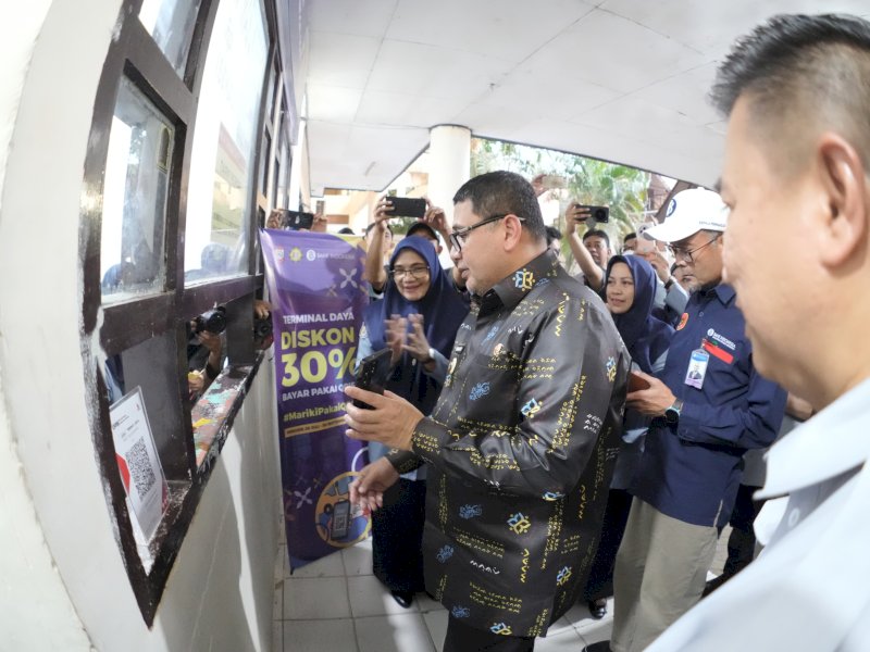 Wali Kota Makassar Munafri Arifuddin, saat peluncuran sistem transaksi non-tunai berbasis QRIS di Pasar Pusat Niaga Daya, Kecamatan Biringkanaya, Senin (28/7/2025). @Jejakfakta/dok. Humas Pemkot Makassar