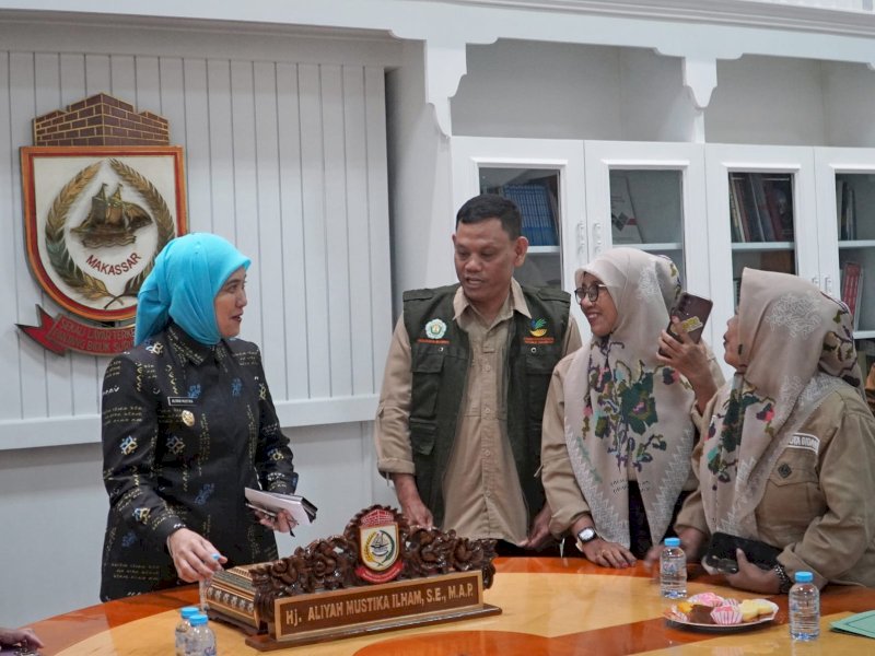 Wakil Wali Kota Makassar, Aliyah Mustika Ilham, menerima audiensi dari Forum Pekerja Sosial Masyarakat (FPSM) Kota Makassar, di ruang kerjanya, pada Senin (28/7/2025). @Jejakfakta/dok. Humas Pemkot Makassar