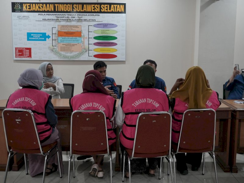 Kejati Sulsel kembali menetapkan empat tersangka baru dalam kasus dugaan tindak pidana korupsi penyaluran Kredit Usaha Rakyat (KUR) di salah satu Bank BUMN di Makassar. @Jejakfakta/Istimewa